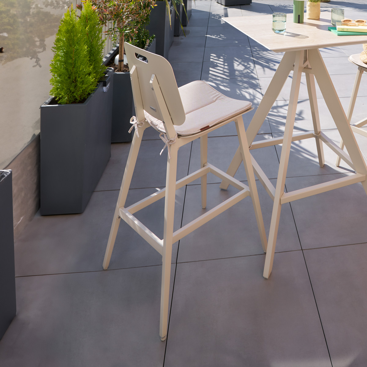 Lot de 2 chaises hautes de jardin en aluminium TERZANO argile, HESPERIDE