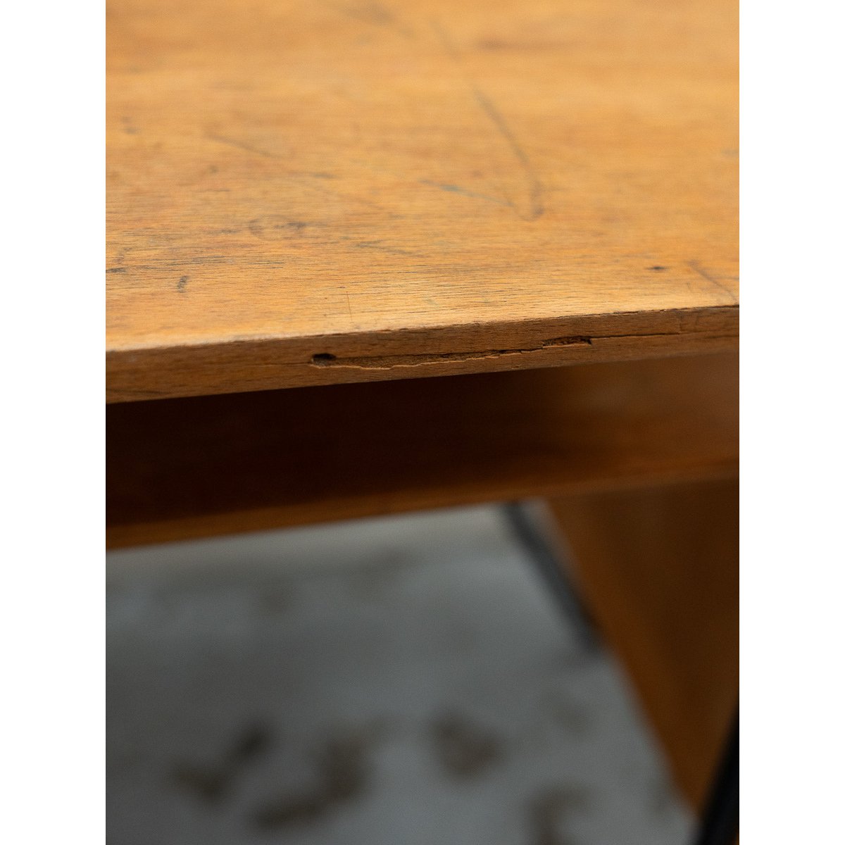 Bureau pour enfants Yvan N°587 - Bon état bois clair, DEBONGOUT