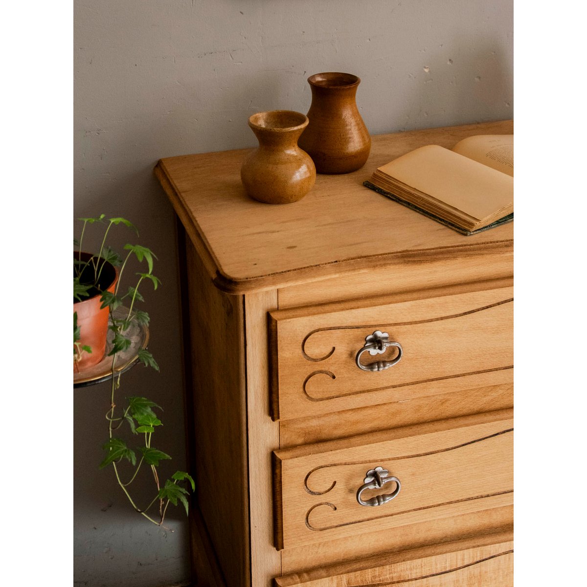 Commode élégante en bois brut Garance N°744 - Bon état bois clair, DEBONGOUT
