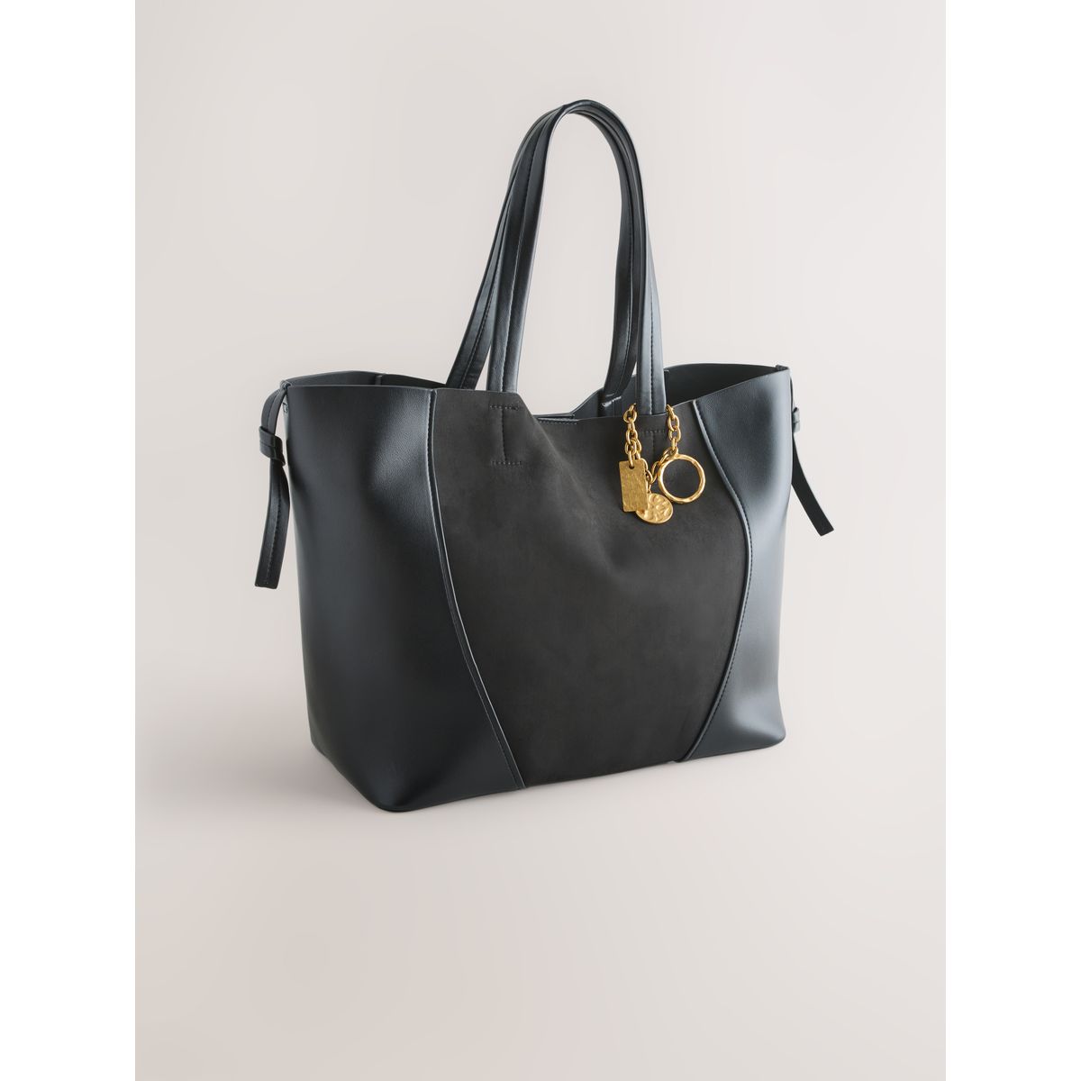 Sac porté épaule en suédine à breloques noir, NEXT