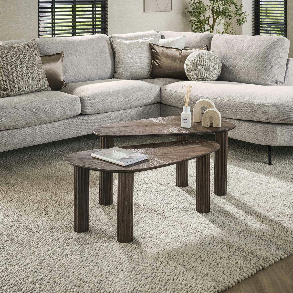 Table basse organique en bois de teck forme galet (lot de 2) YOGY bois naturel, PIER IMPORT