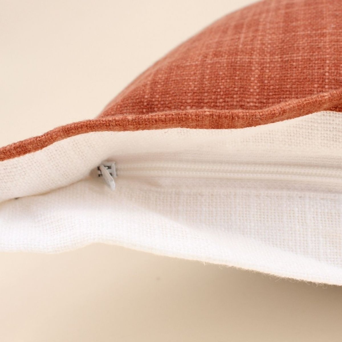 Coussin formes arrondies 40x40cm beige, ORNAMI