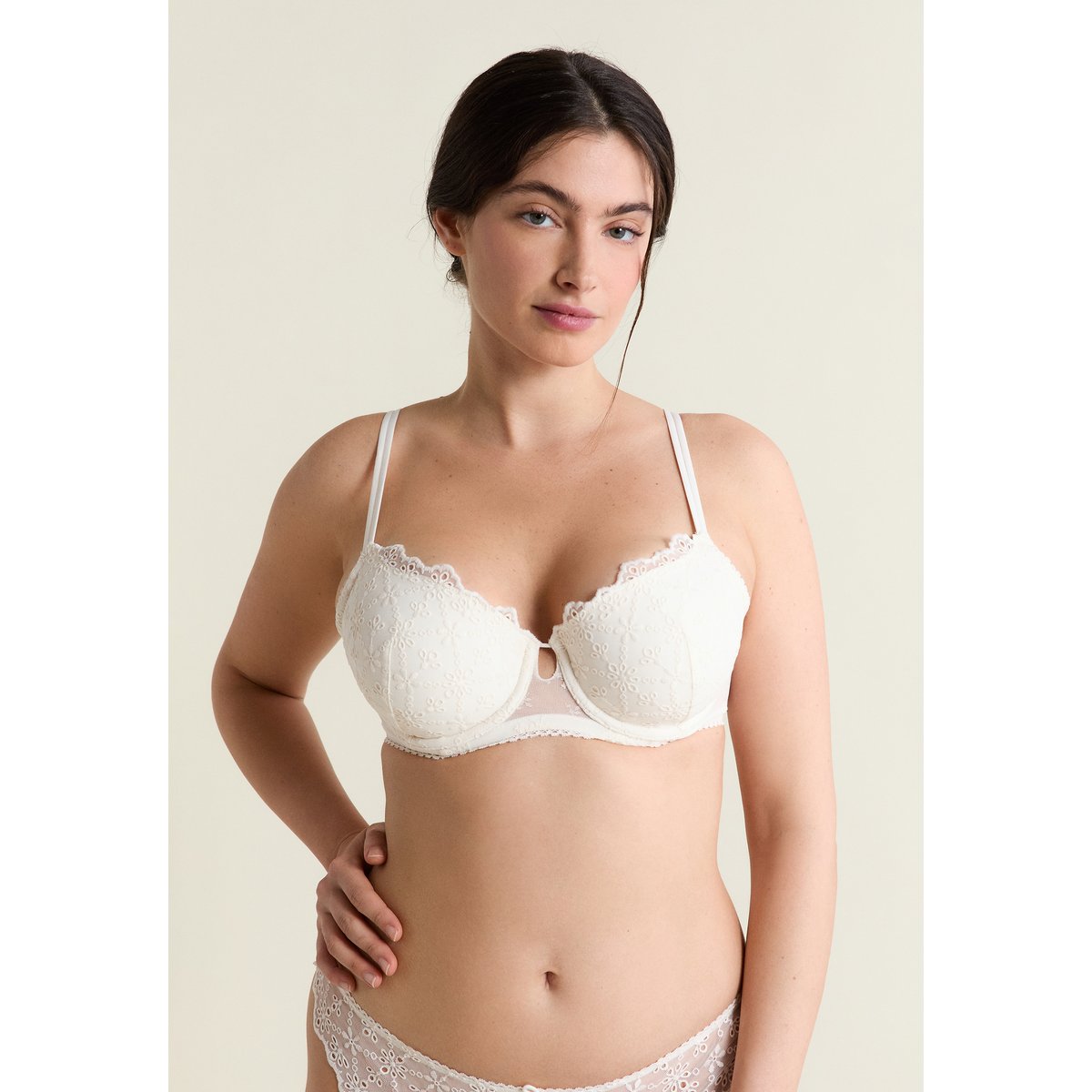 Soutien-gorge N.4 - Le coques fines avec broderie JANE ecru, ETAM