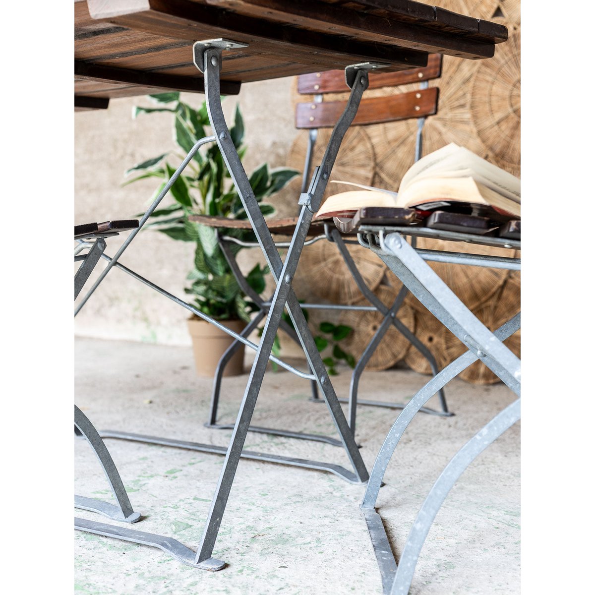 Ensemble de table et chaises d'extérieur Auguste N°19 - Bon état argenté, DEBONGOUT