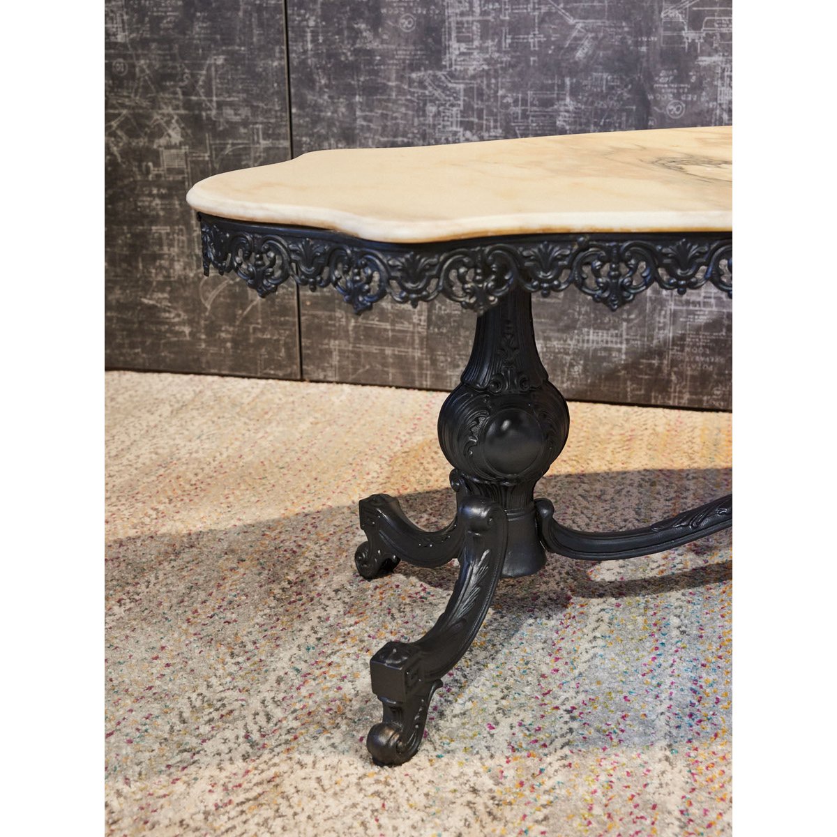 Table basse en marbre relookée Léonie N°1157 - Bon état noir, DEBONGOUT