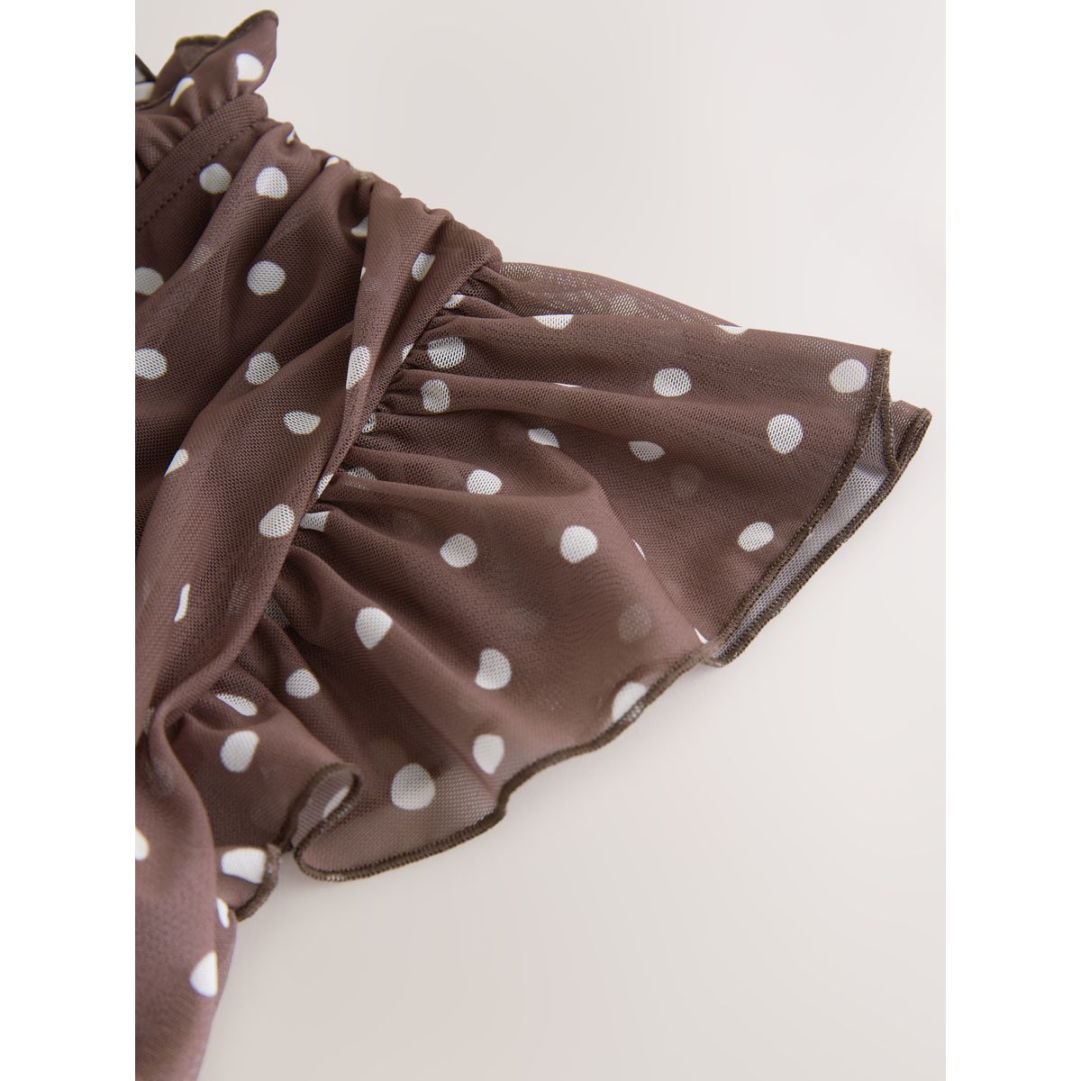 Robe longue imprimée à col v en tulle plissée tache brun chocolat, NEXT