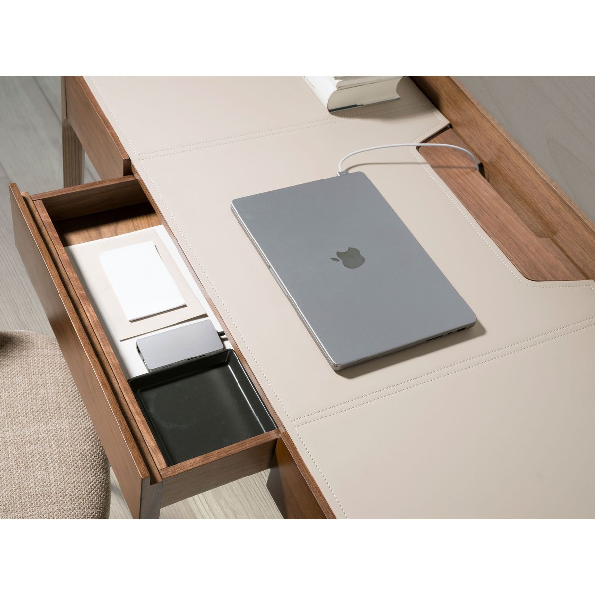 Bureau avec plateau en simili cuir et noyer noyer | crème, ANGEL CERDA