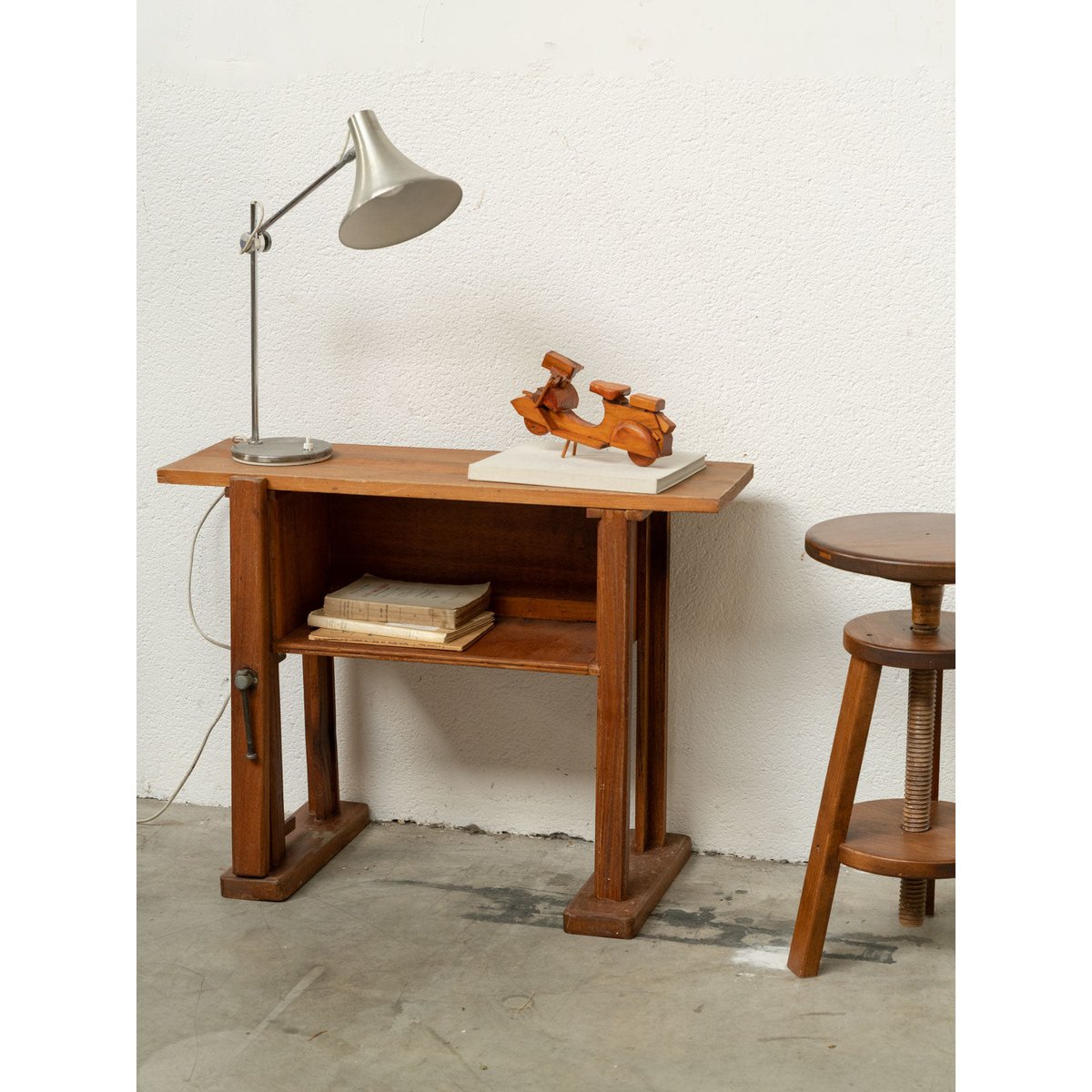 Petit établi en bois Fernand N°477 - Bon état bois foncé, DEBONGOUT