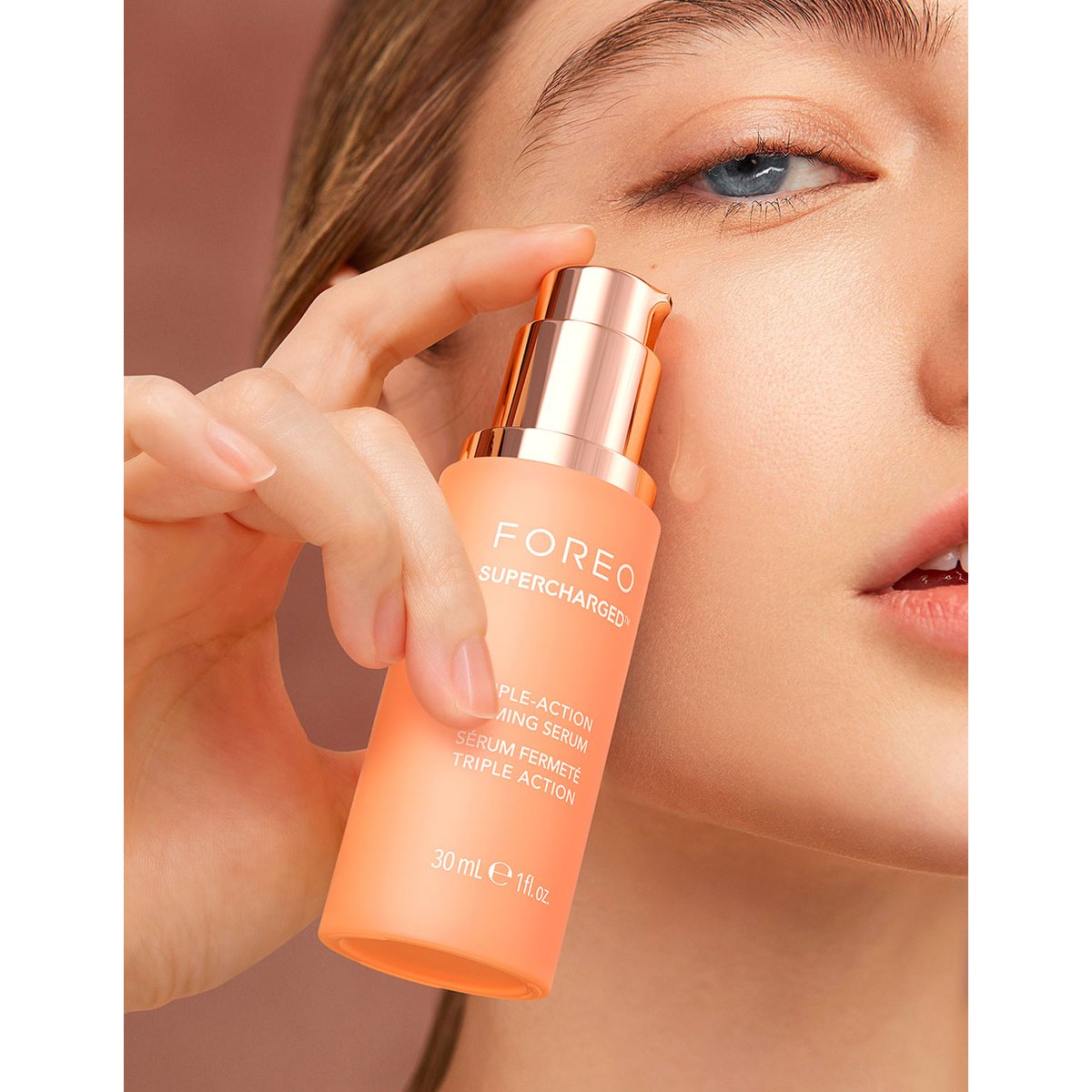 Sérum raffermissant triple action SUPERCHARGED™ couleur unique, FOREO