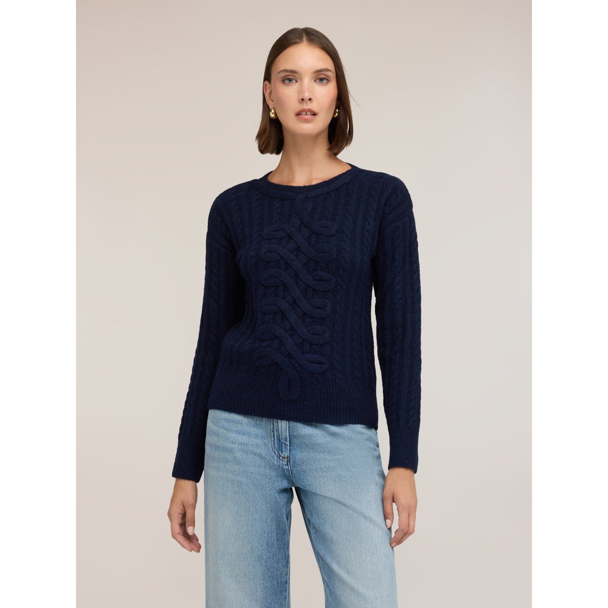 Pull tressé bleu, MOTIVI