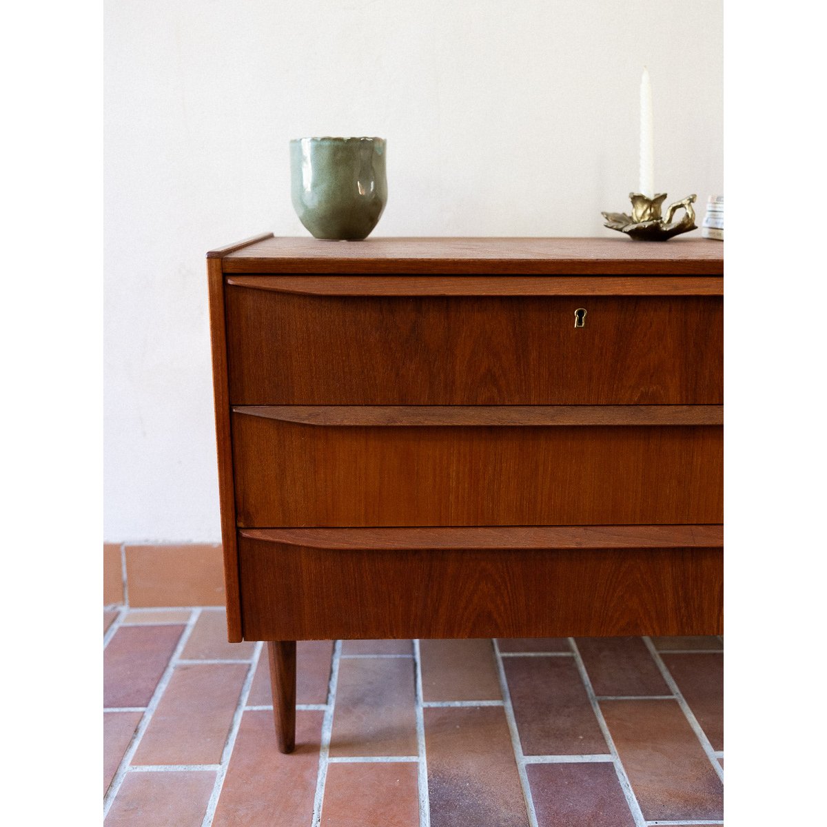 Commode contemporaine en bois Olga N°1057 - Bon état bois foncé, DEBONGOUT
