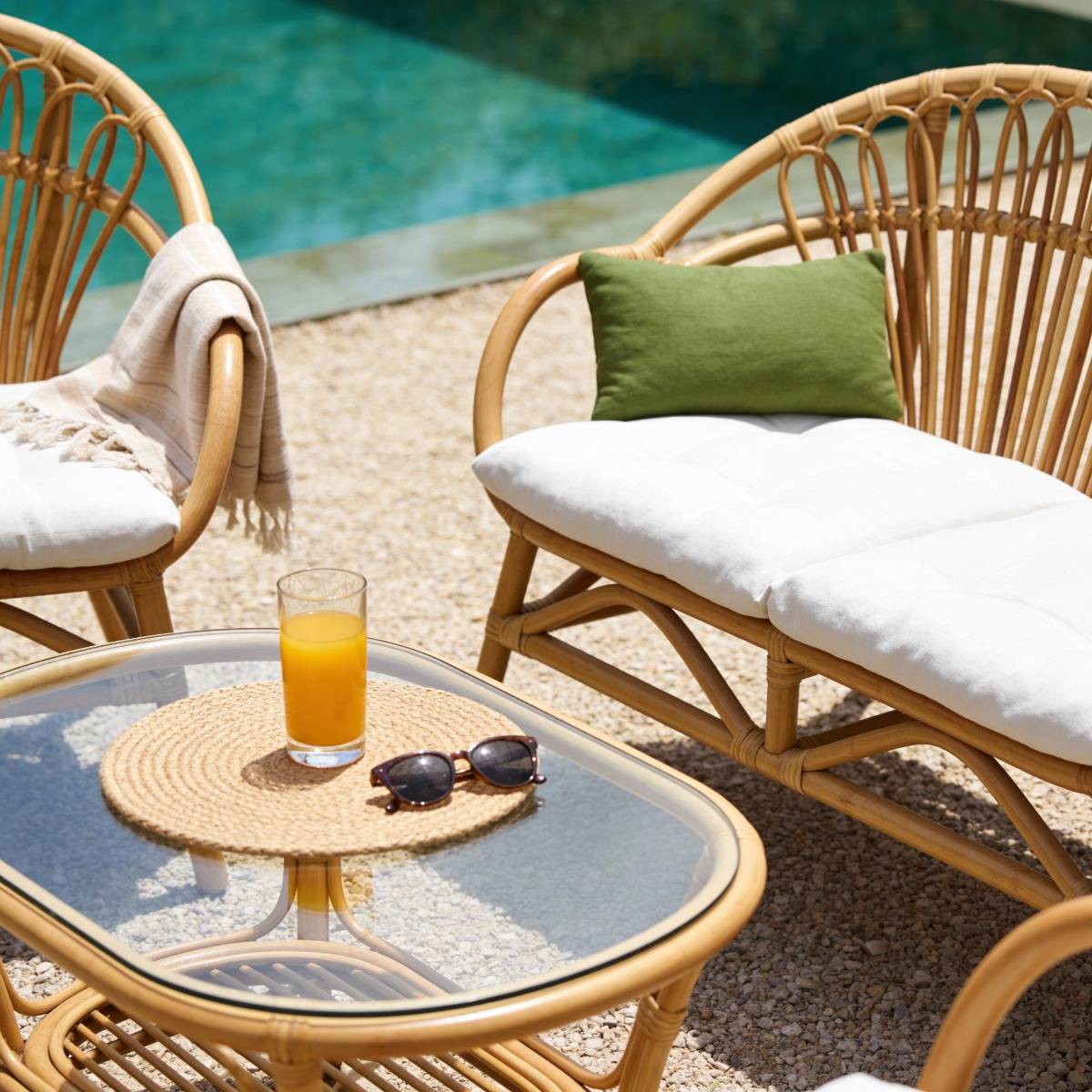 Salon de jardin en rotin et verre RATTAN bois foncé, MADE IN MEUBLES