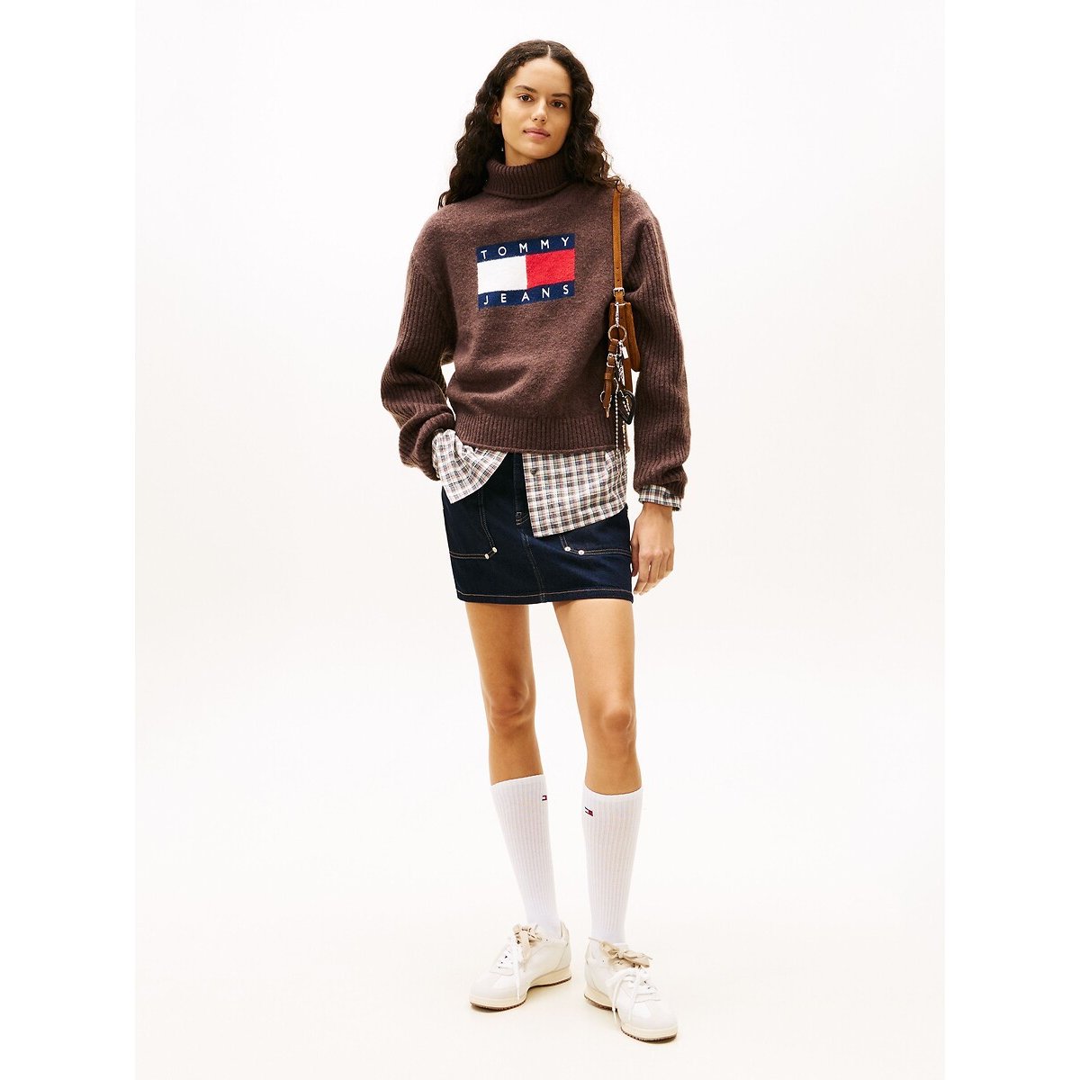 Pull col roulé, logo devant marron, TOMMY JEANS