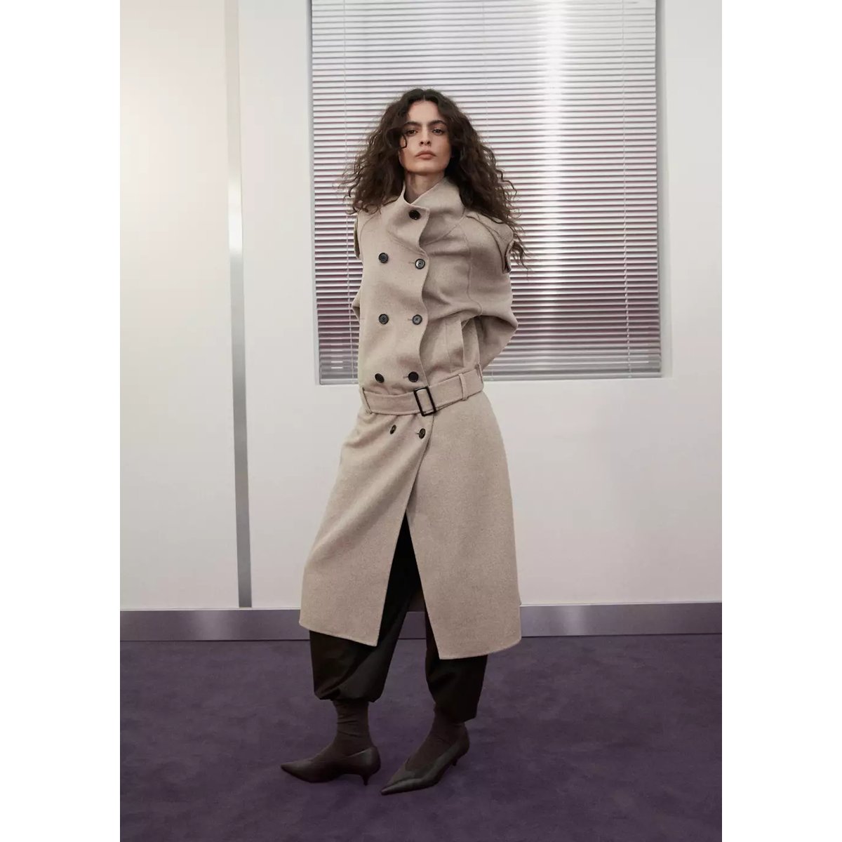 Manteau en laine à col cheminée et ceinture marron moyen, MANGO