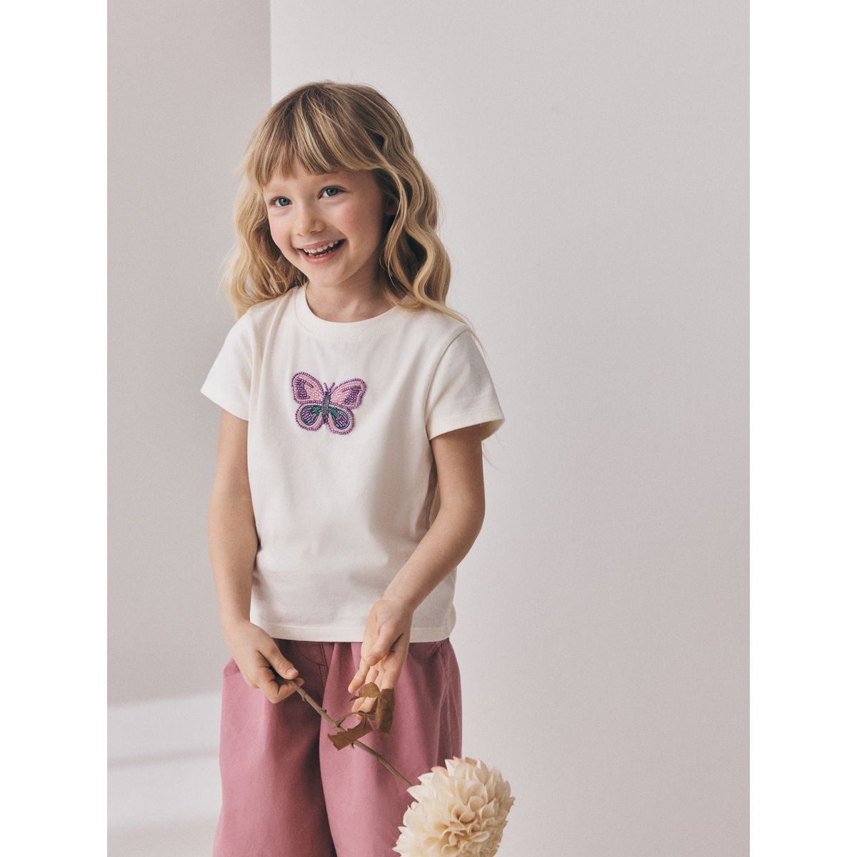 T-shirt orné de perles papillon écru, NEXT