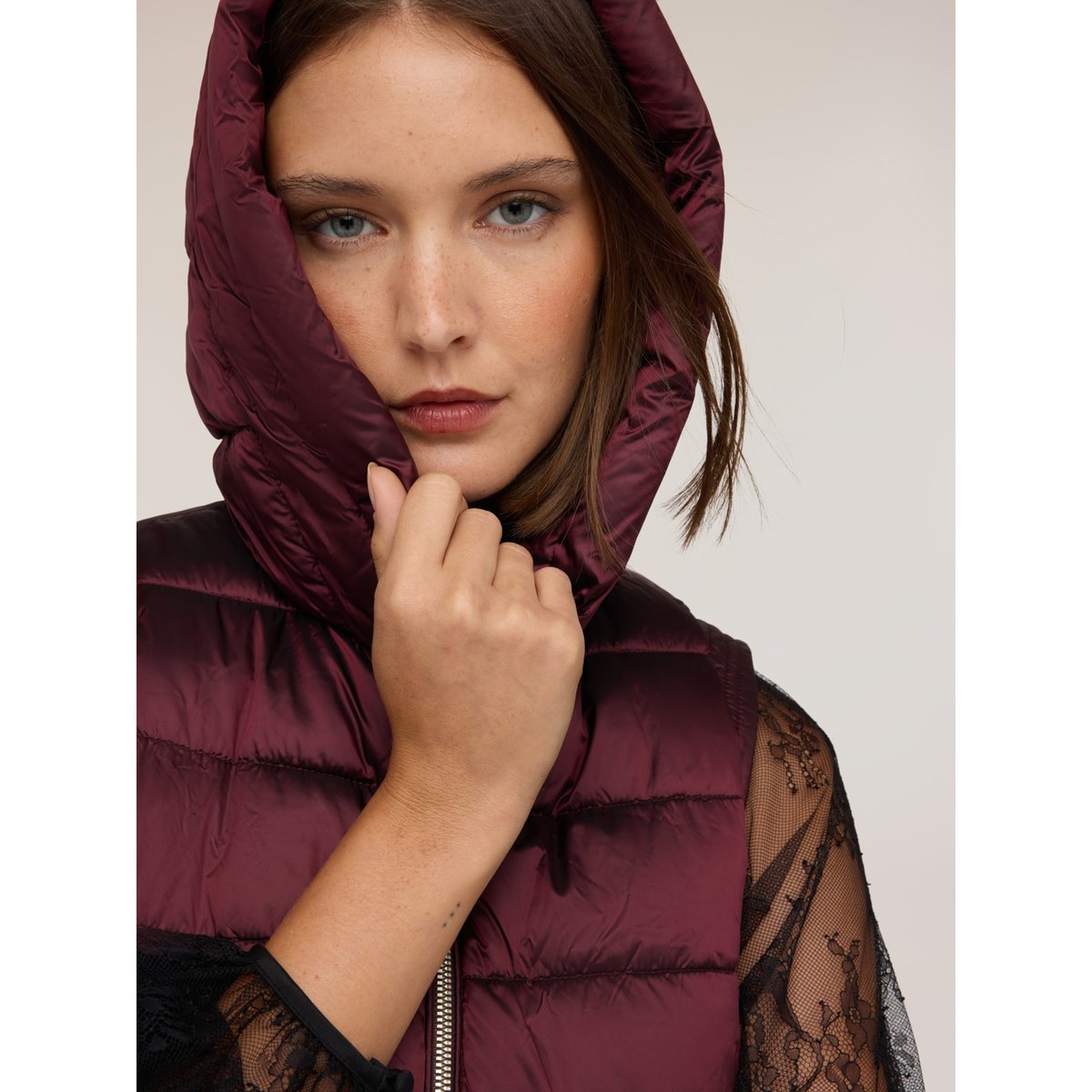 Gilet à capuche matelassé violet, MOTIVI