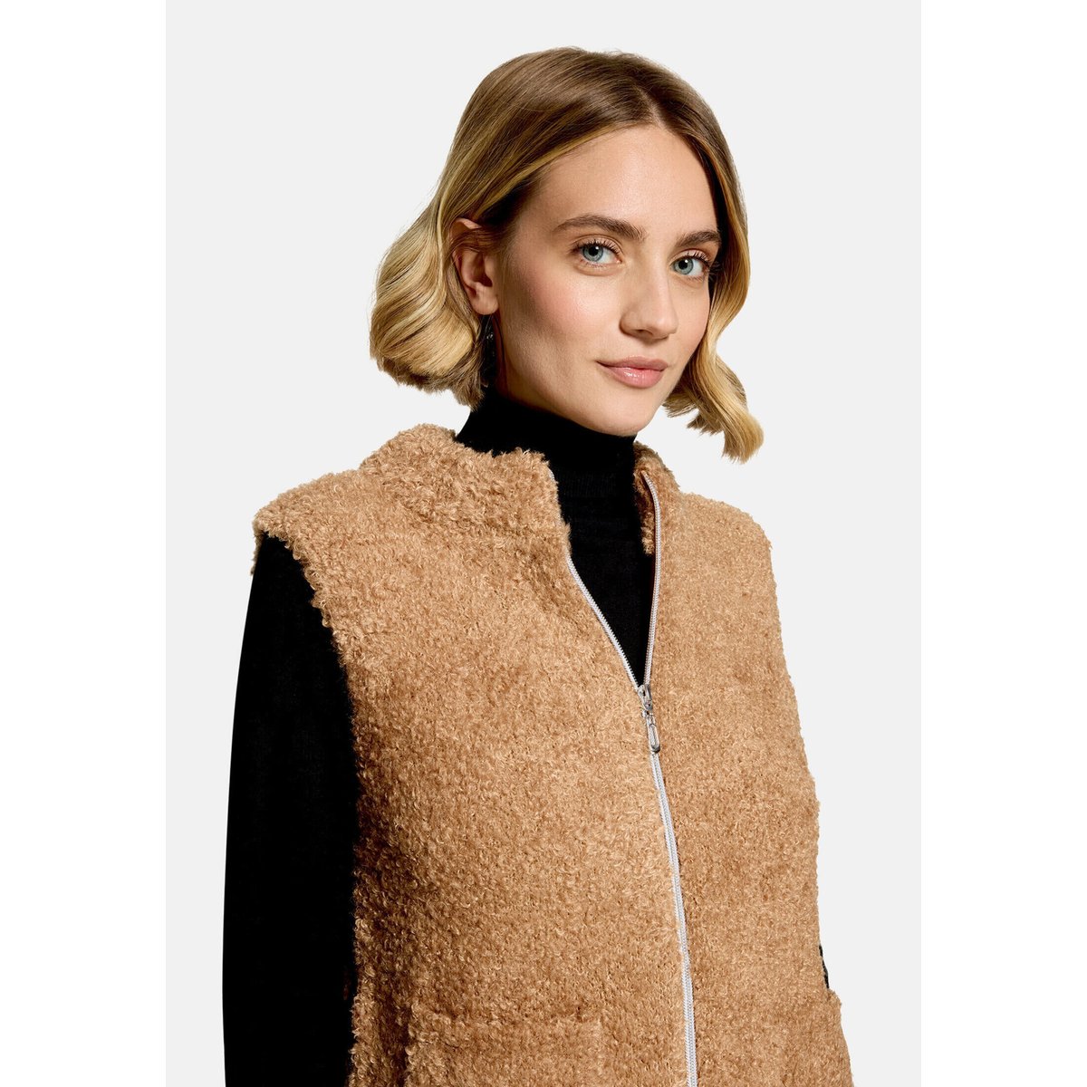 Veste sans manches en maille à col droit beige, BETTY BARCLAY