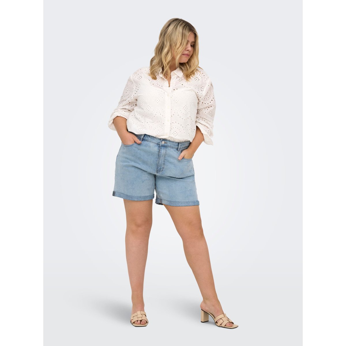 Short En Denim light blue denim, ONLY CARMAKOMA