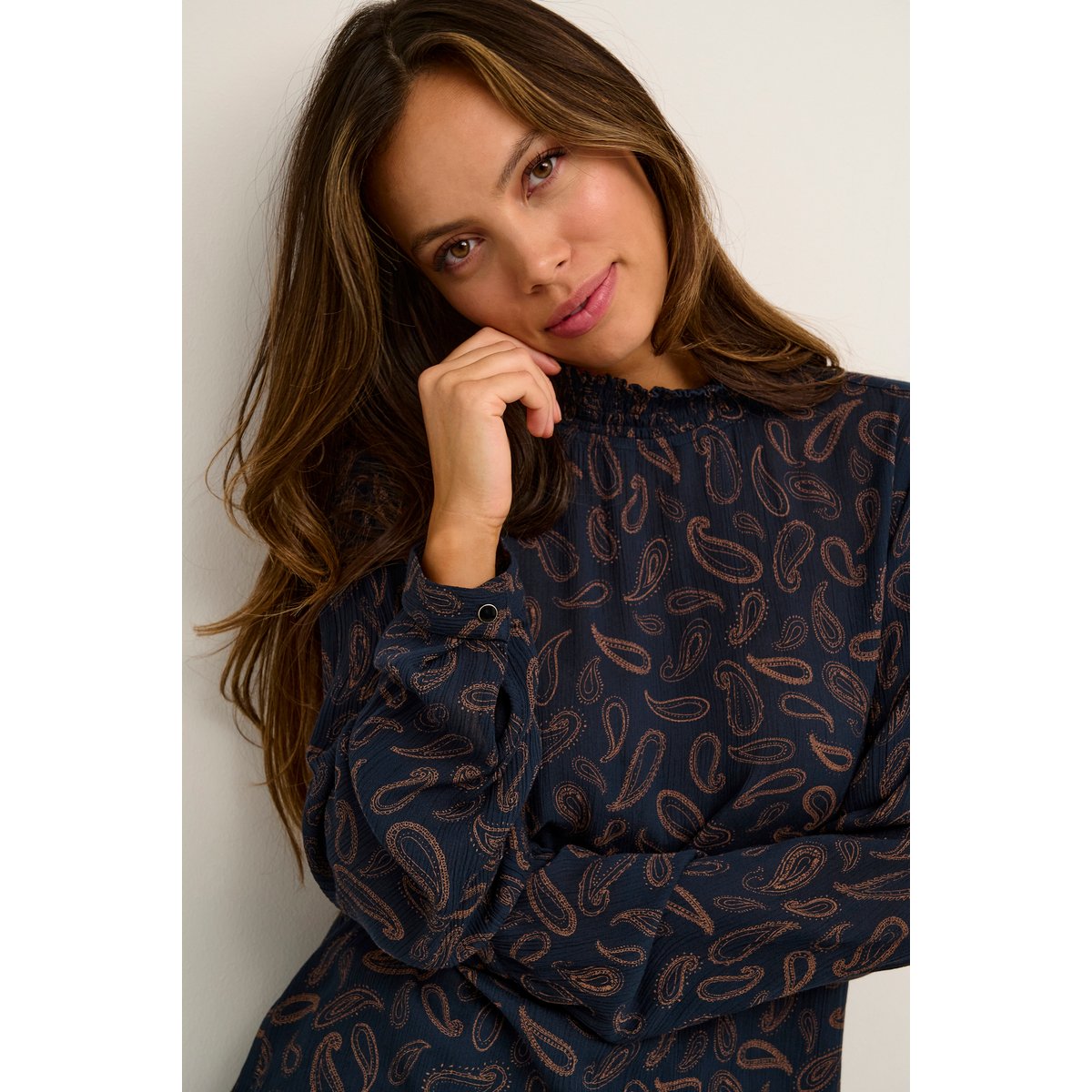 Blouse à manches longues bleu/marron cachemire dark blue/toffee paisley print, KAFFE