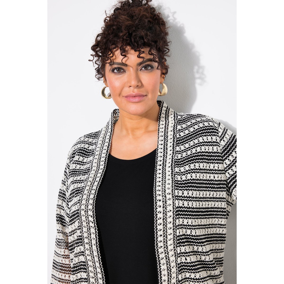 Cardigan à rayures. Coupe ouverte et manches noir, ULLA POPKEN