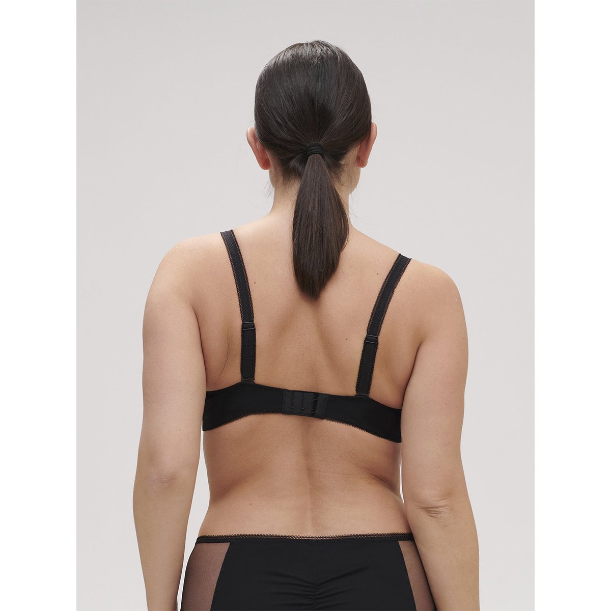 Soutien-gorge avec armatures décolleté plongeant, AMAZONE noir, SIMONE PERELE