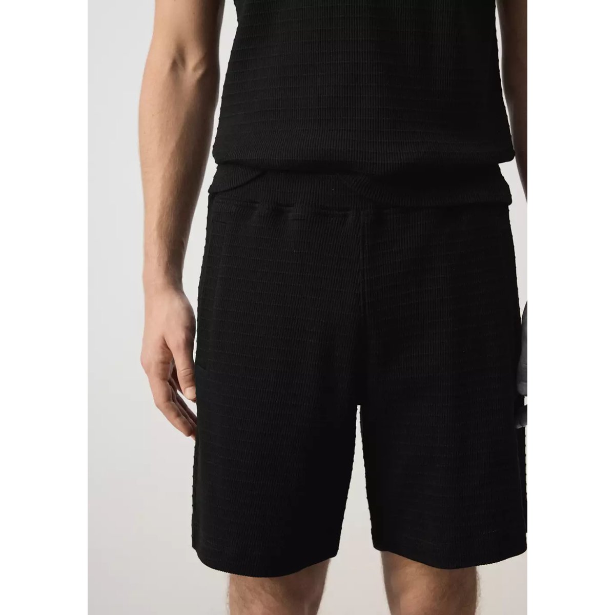 Bermuda 100 % coton texturé noir, MANGO MAN