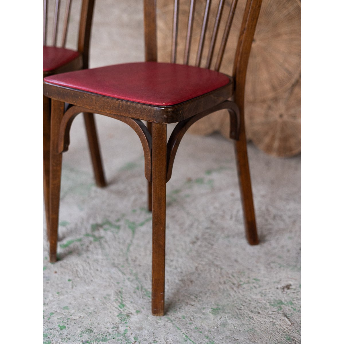 Paire de chaises contemporaine Alma N°2042 - Bon état bois foncé, DEBONGOUT