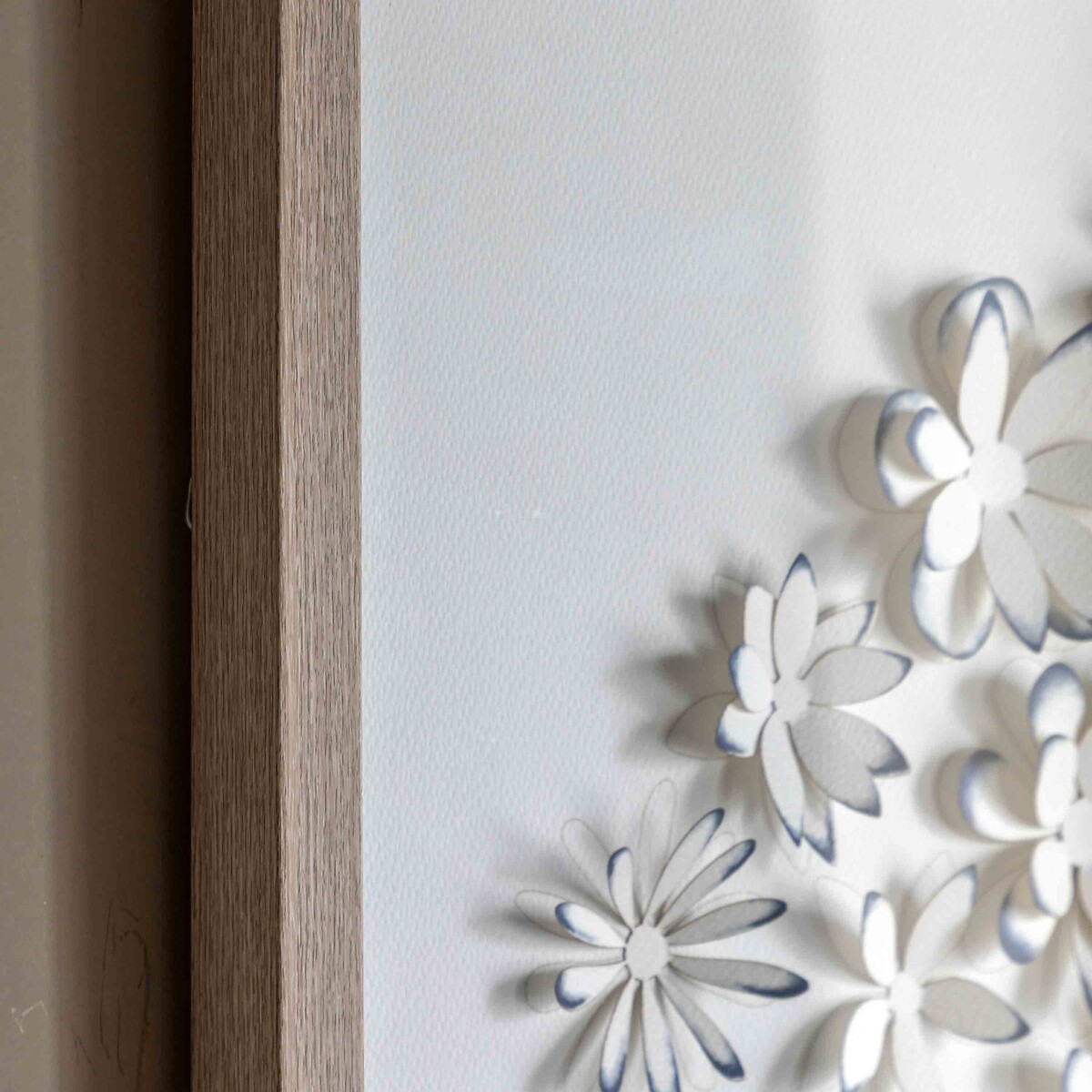 68cm Unfurling Petals Framed Art white, ÉDITÉ