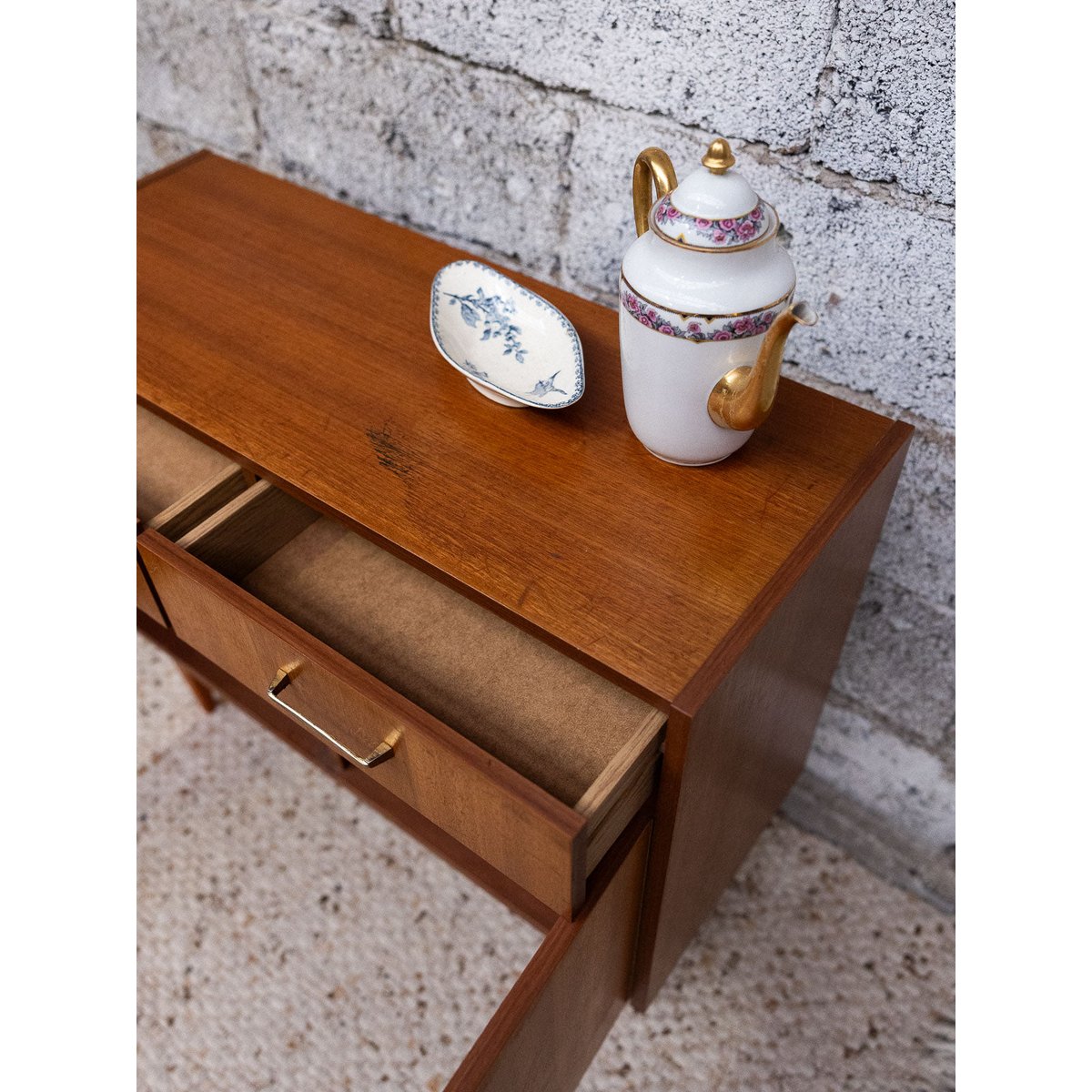 Très mignonne commode Olga N°1050 - Bon état marron, DEBONGOUT
