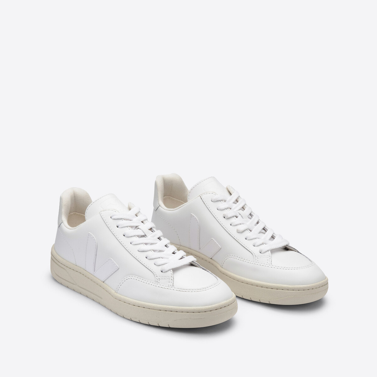 Sapatilhas em pele, com atacadores branco, VEJA
