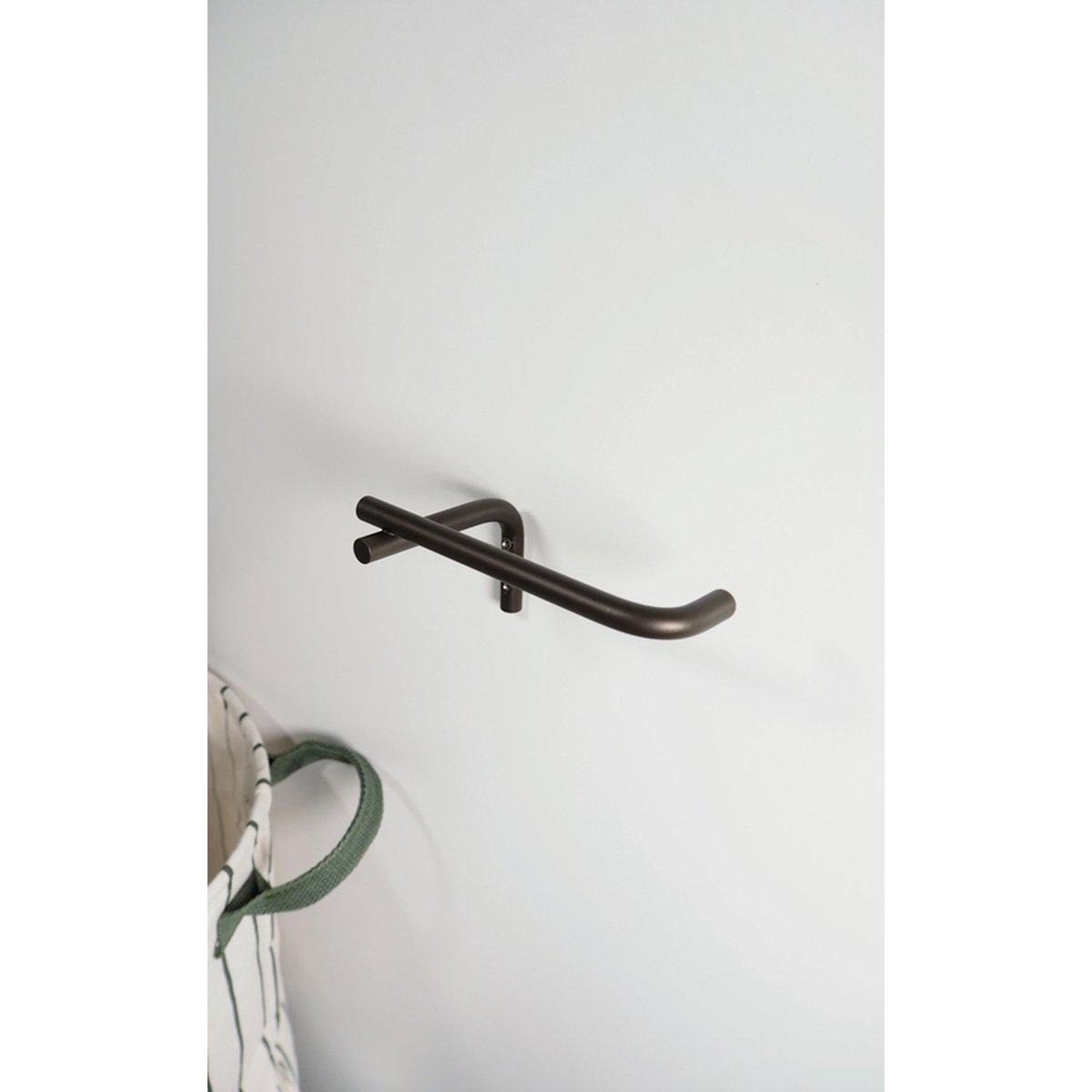 Porte-papier en acier inoxydable mural LIVING marron, OYOY LIVING DESIGN