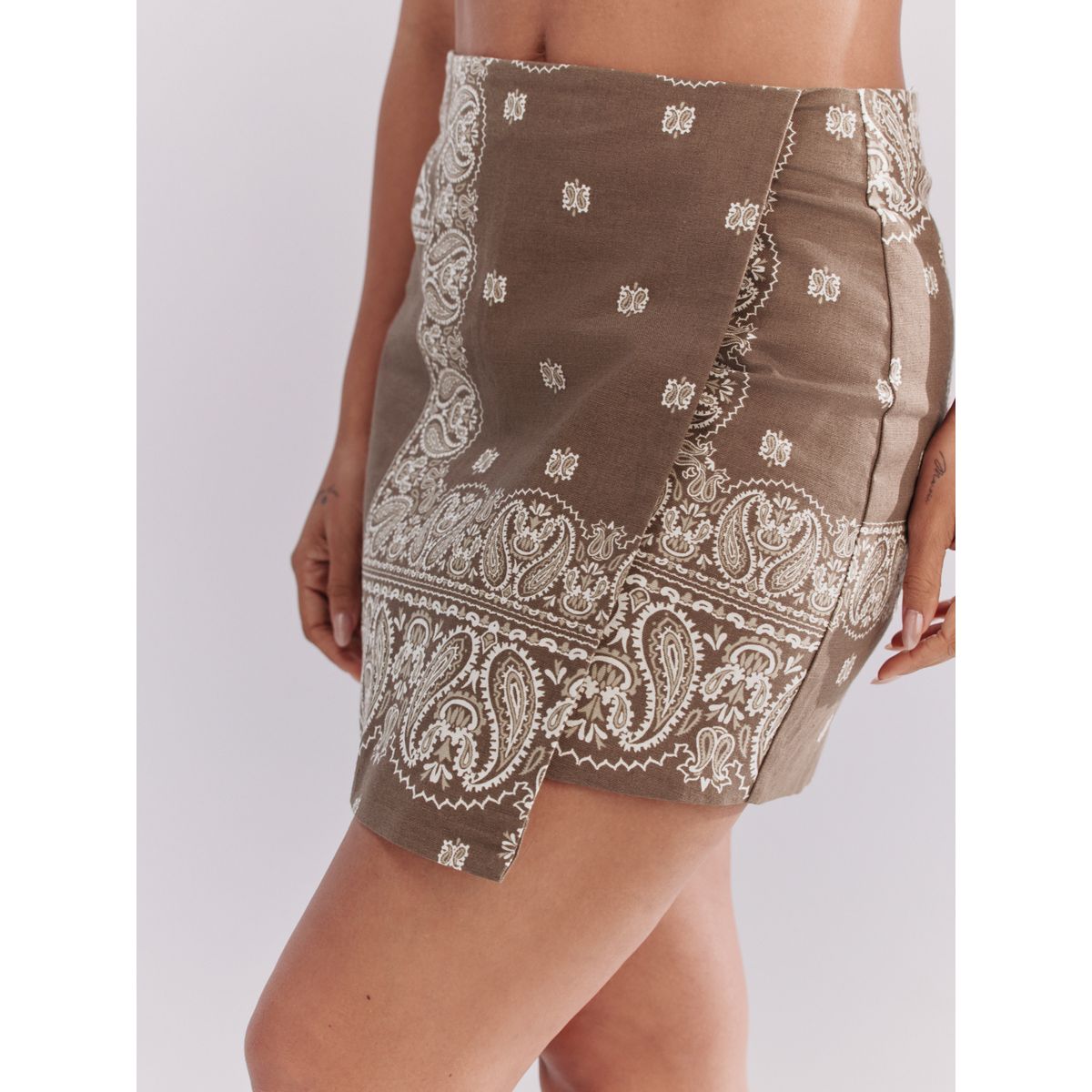 Jupe courte portefeuille en lin foulard marron chocolat, NEXT