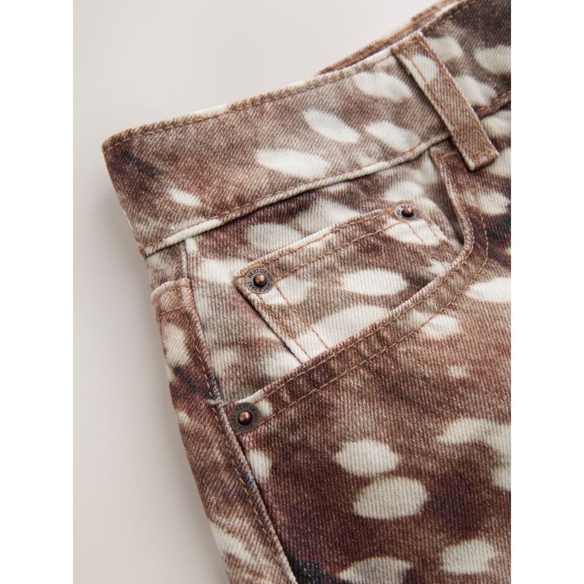 Jupe courte en jean coupe sablier motif animalier cerf, NEXT