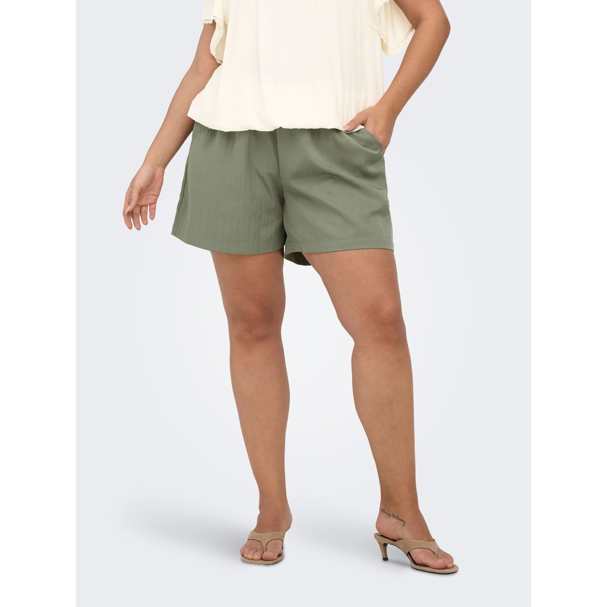 Short grise - smokey olive, ONLY CARMAKOMA