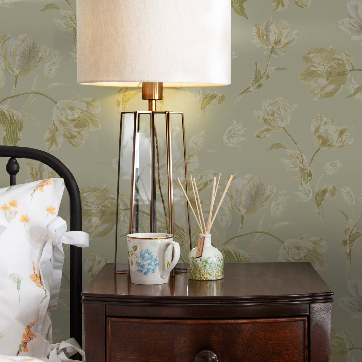 Papier peint fleuri Tulipes Gosford vert tilleul, LAURA ASHLEY