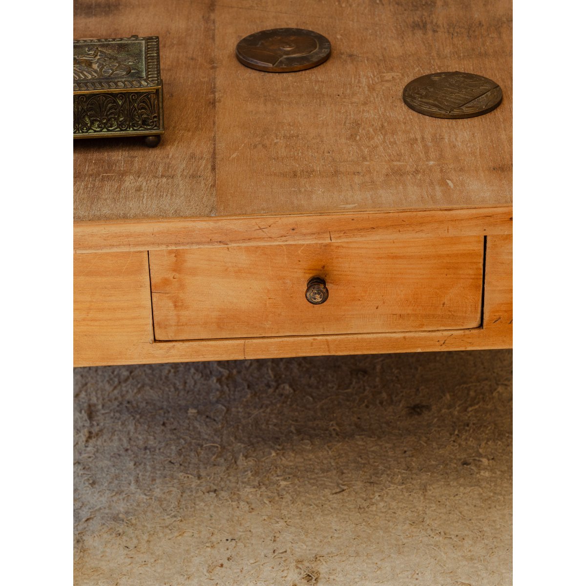Table basse en bois Léonie N°1057 - Bon état bois clair, DEBONGOUT