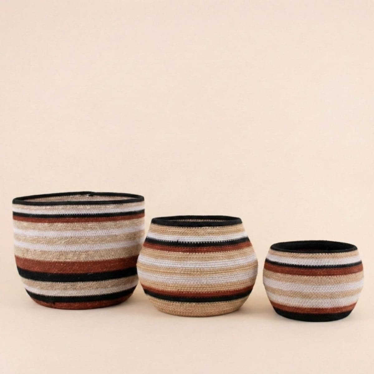 Set de 3 paniers bas rayés en herbes marines marron et beige marron, ORNAMI