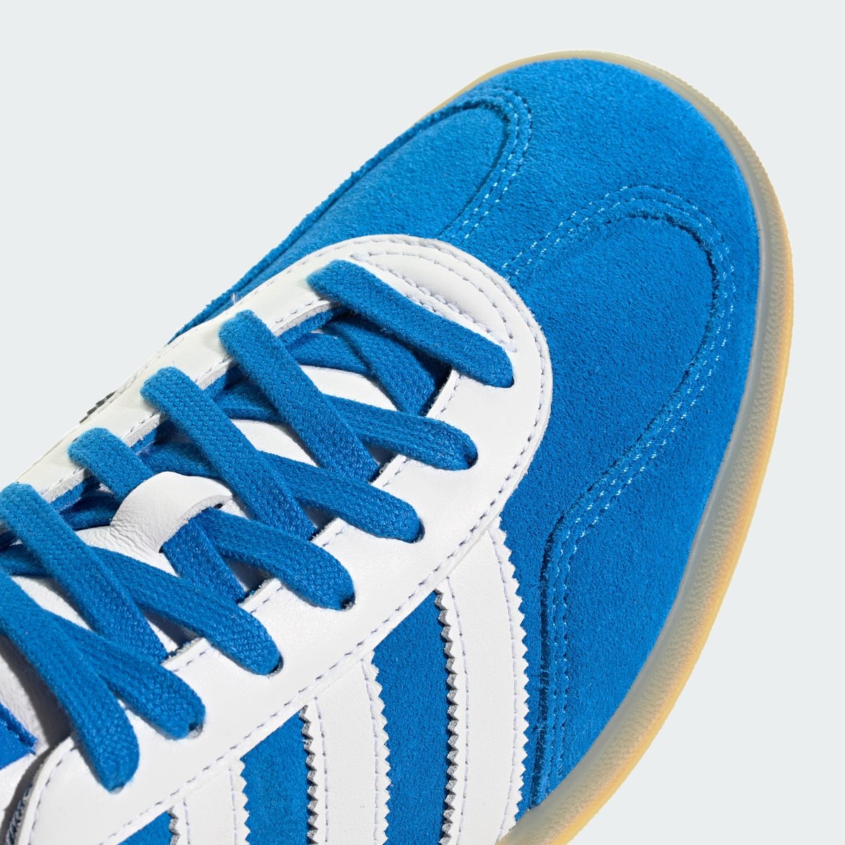Chaussure Gazelle Indoor Mercedes Amg Petronas F1 Team Chaussure Gazelle Indoor Mercedes Amg Petronas F1 Team blue bird / cloud white / gum, adidas Originals