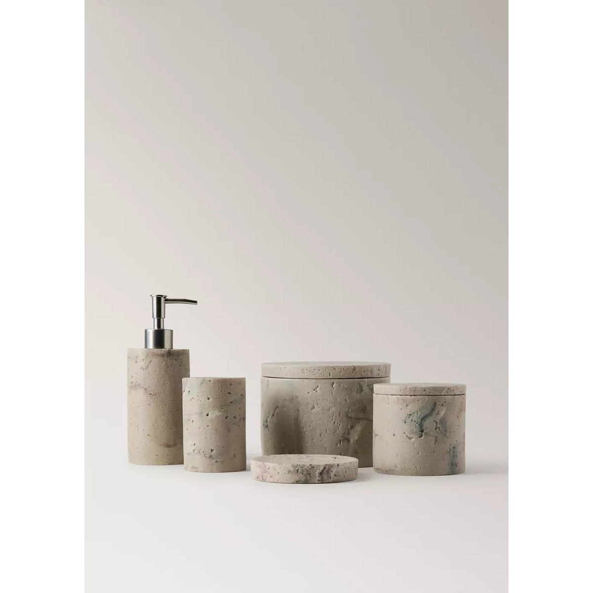 Distributeur de savon en résine effet travertin sable, MANGO HOME