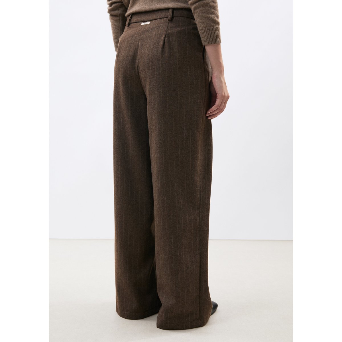 Pantalon large en flanelle à rayures taupe, HUMILITY