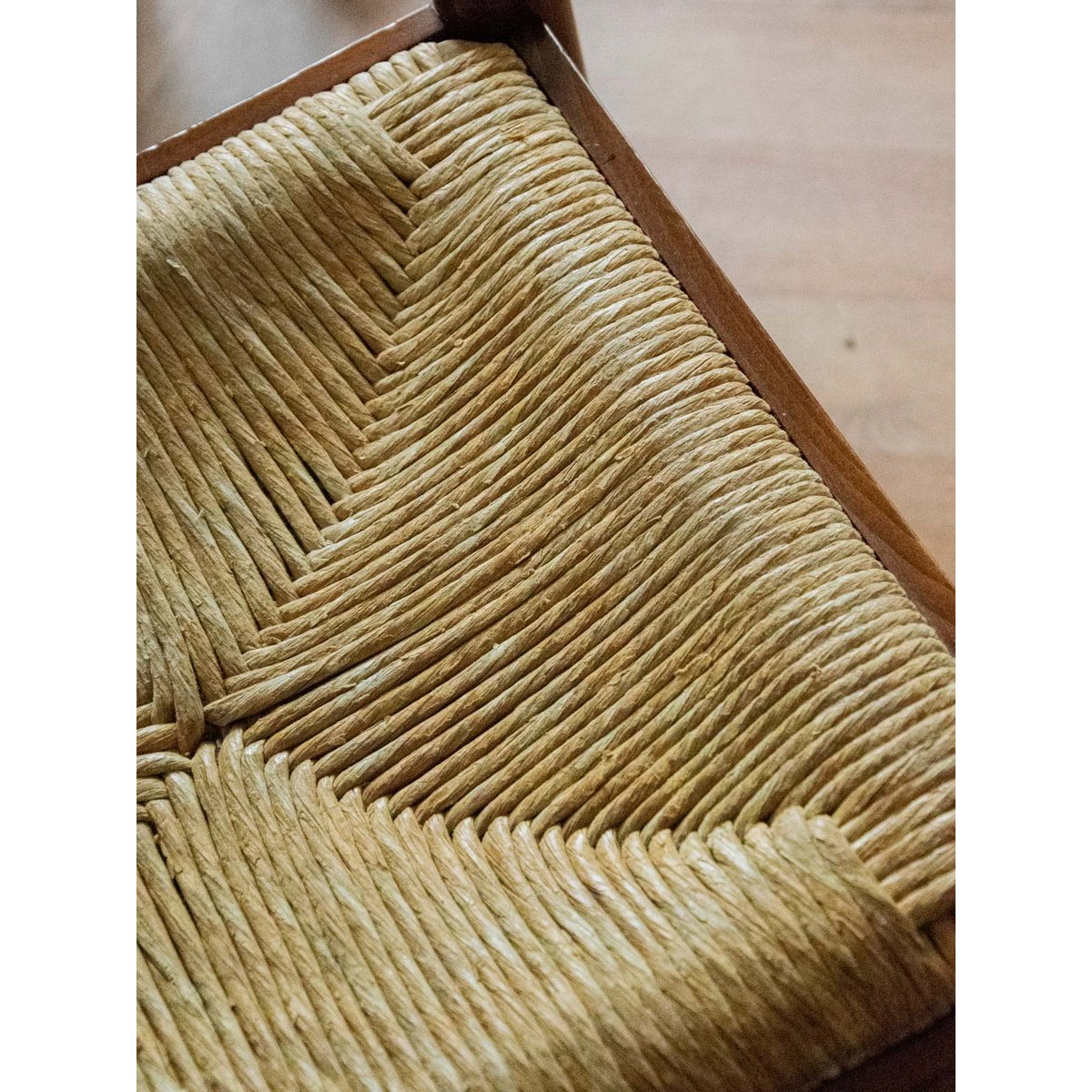 Paire de chaises en bois et corde Claude N°964 - Bon état bois foncé, DEBONGOUT