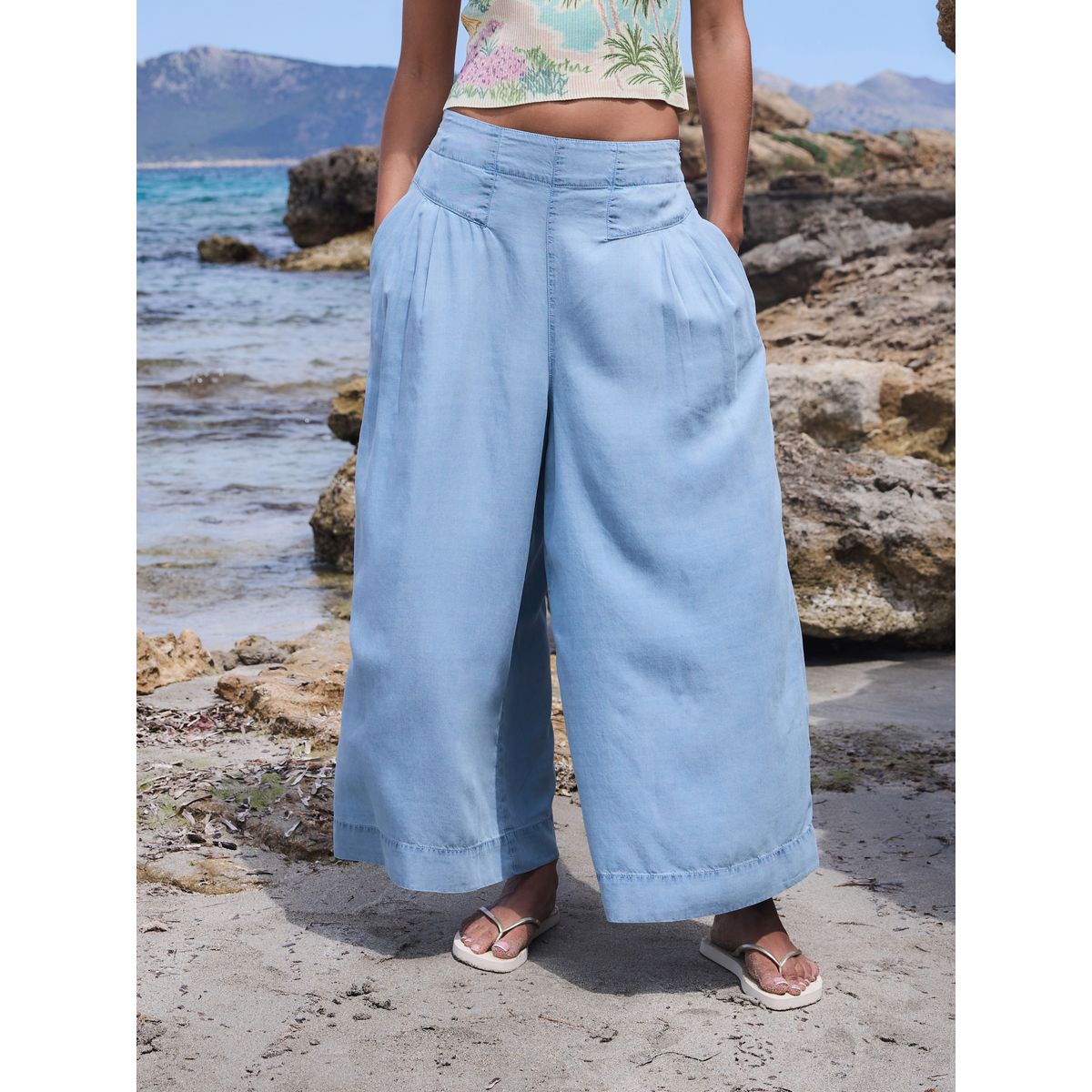 Jean court large en denim léger et tencel bleach blue, NEXT