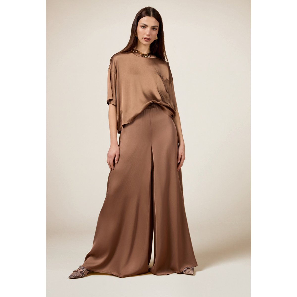 Pantalon palazzo en satin marron, OLTRE
