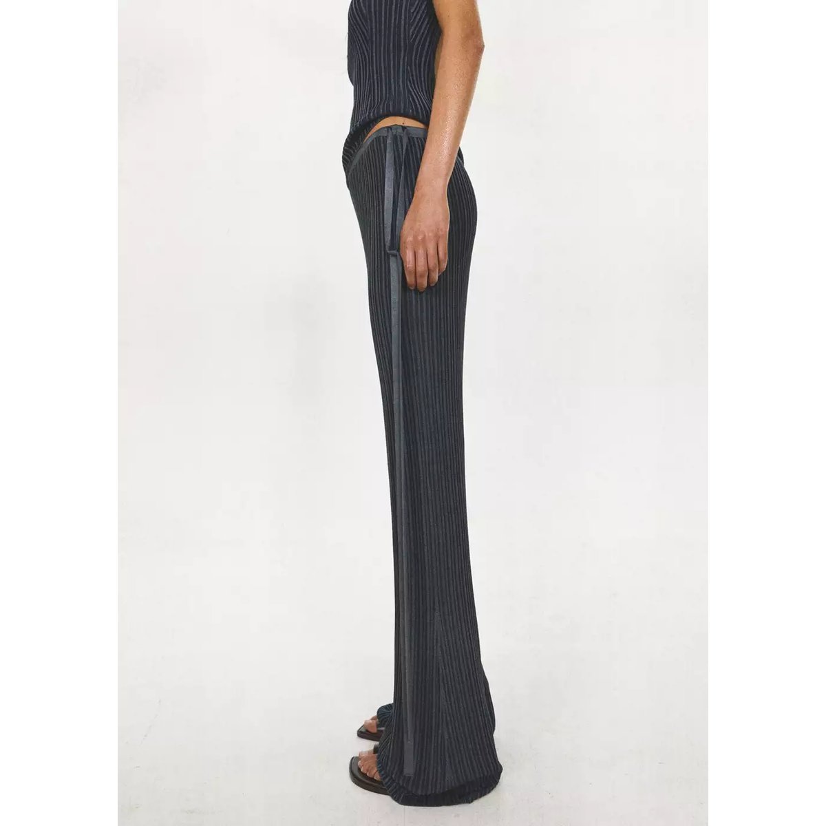 Pantalon flare côtelé avec détail de nœud bleu foncé, MANGO