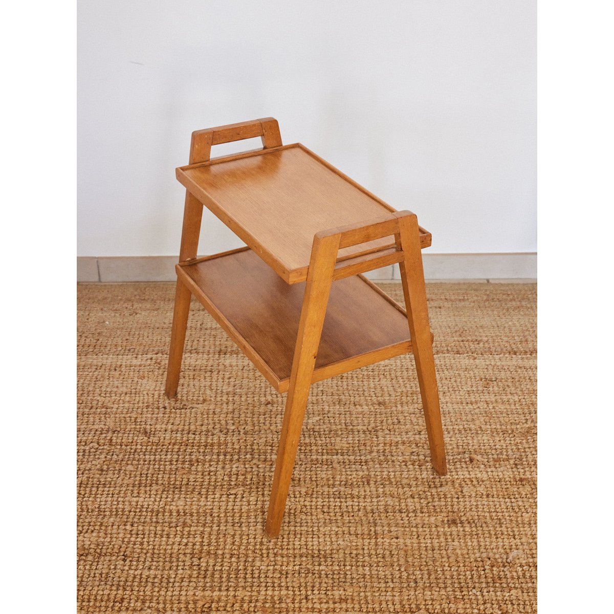Table d'appoint moderniste années 50 Hanna N°1356 - Bon état bois clair, DEBONGOUT