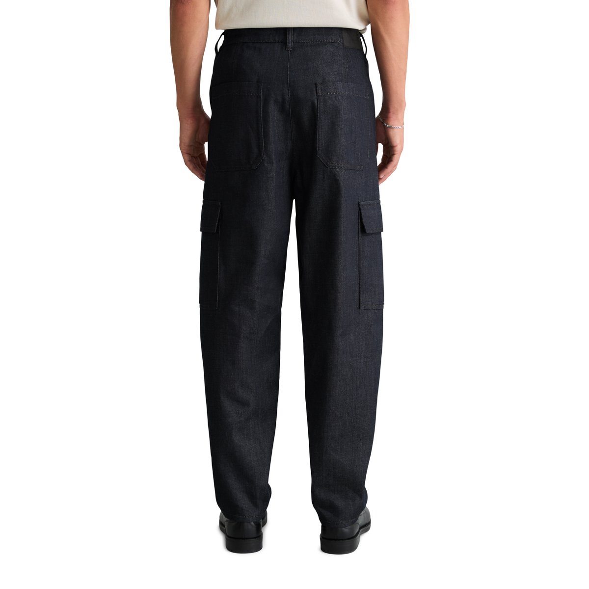 Jean cargo modèle Isak, coupe large, fuselée et raccourcie réalisé avec Orange Fiber bleu, MARC O’POLO DENIM