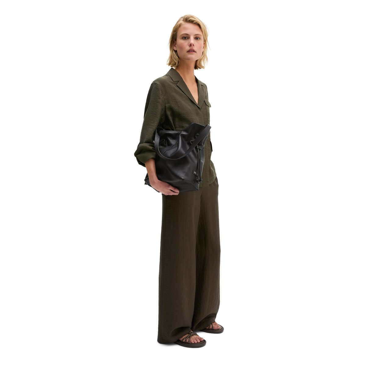 Sac à bandoulière modèle Sienna en cuir de vache souple noir, MARC O'POLO