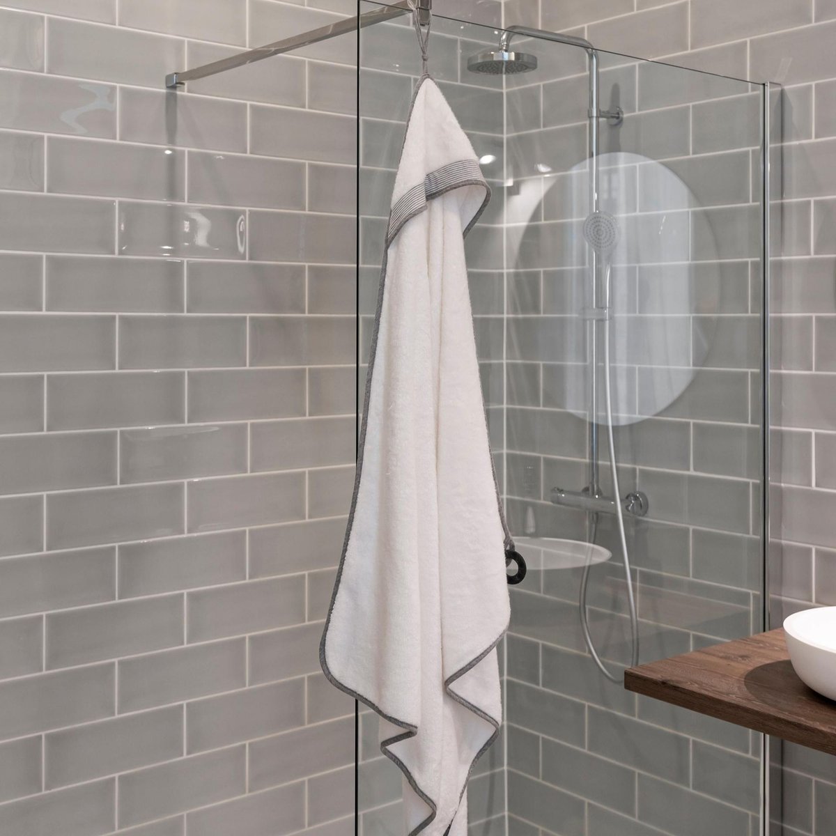 Cape de bain XL avec anneau de dentition Dry'n Play White blanc, BABYMOOV