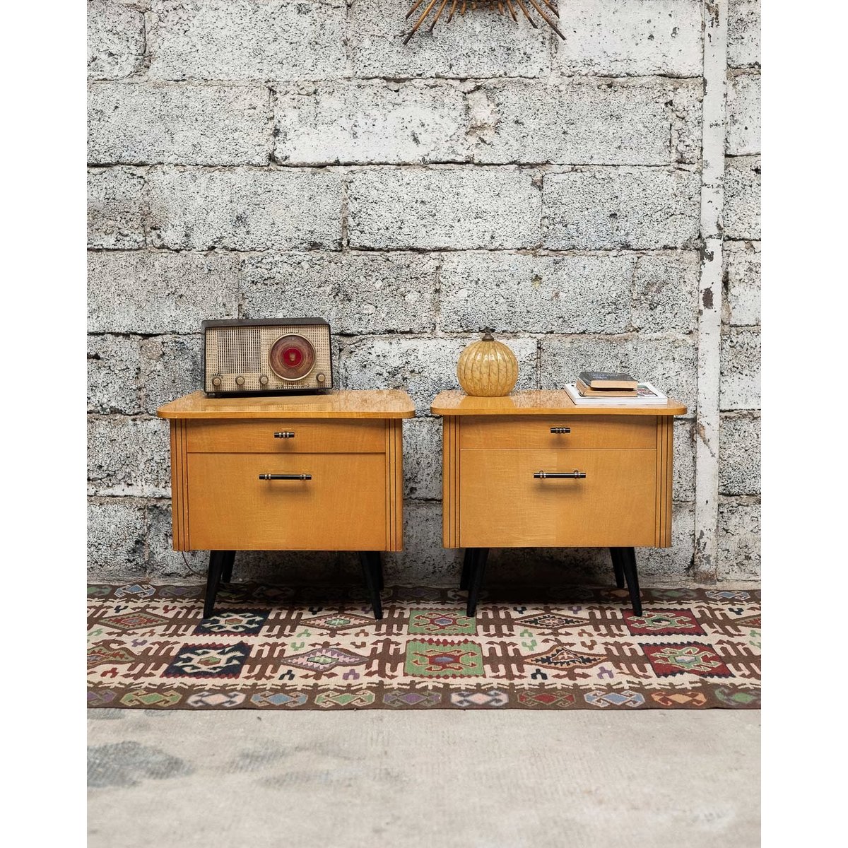 Paire de tables de chevets Maïa N°1528 - Bon état bois clair, DEBONGOUT