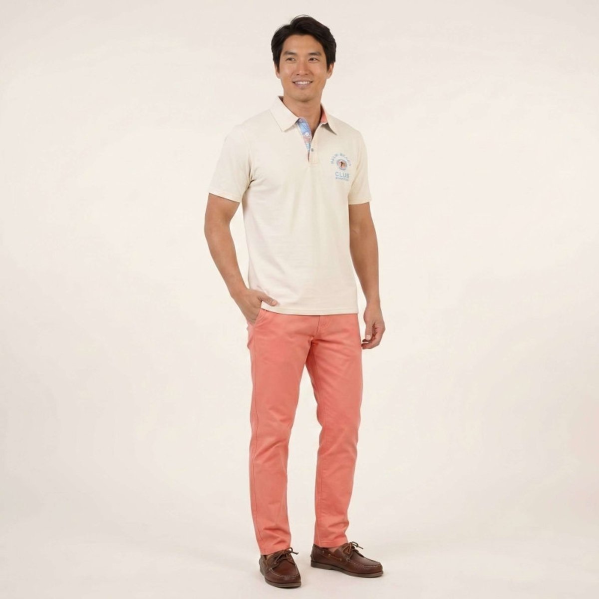 Polo en coton biologique écru uni pourvu d'une coupe droite et d'un col boutonné beige, RUCKFIELD